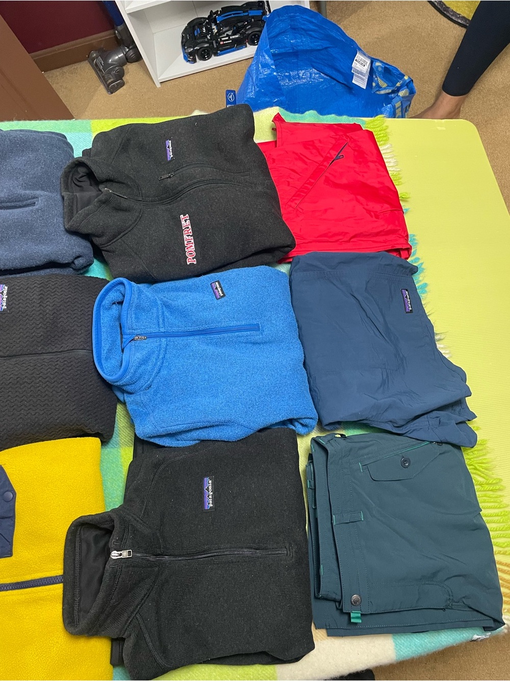 Patagonia Bundle Lot 12 Pcs Clothing Variety Men’s Women’s Fleeces Vests Nylon - Picture 3 of 3